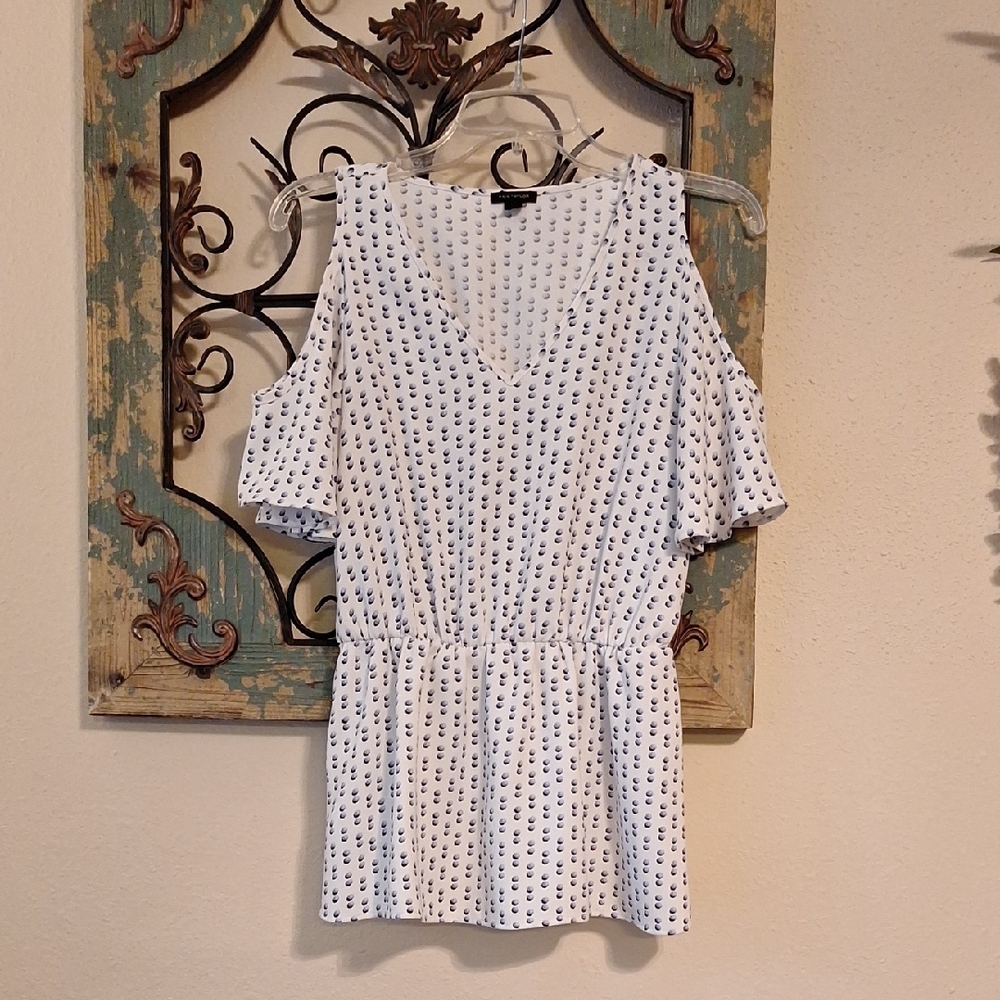 Ann Taylor Flutter Sleeve Cold Shouder Blue/White Blouse. Size XS